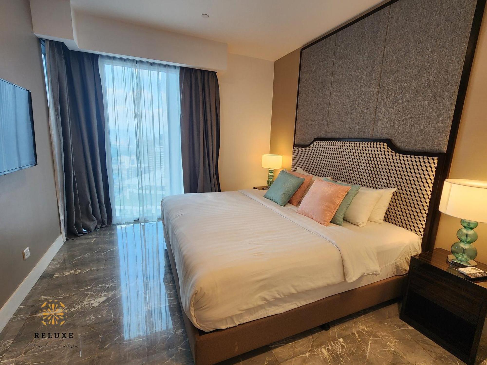 The Platinum 2 Klcc Premium By Reluxe