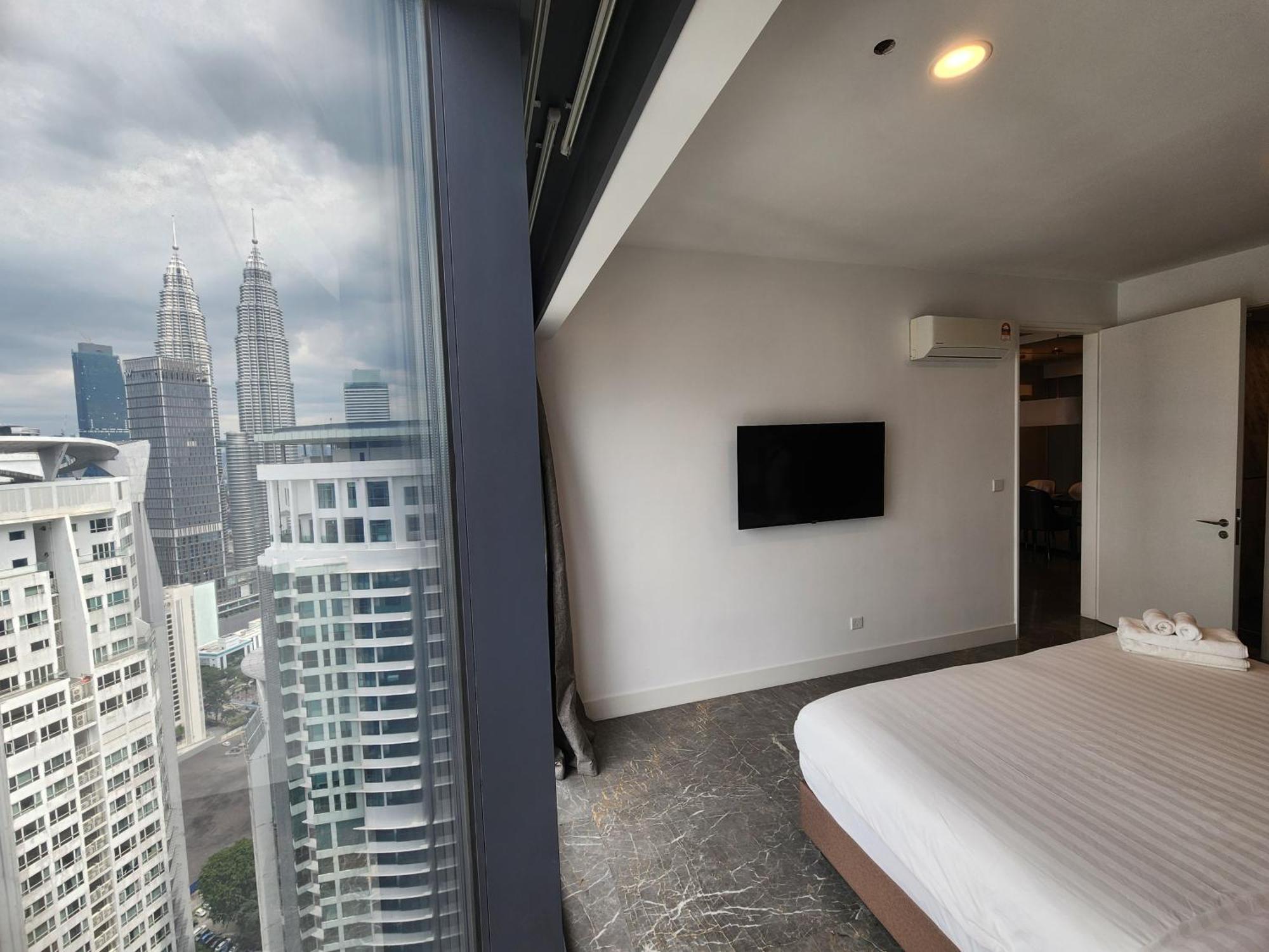 The Platinum 2 Klcc Premium By Reluxe